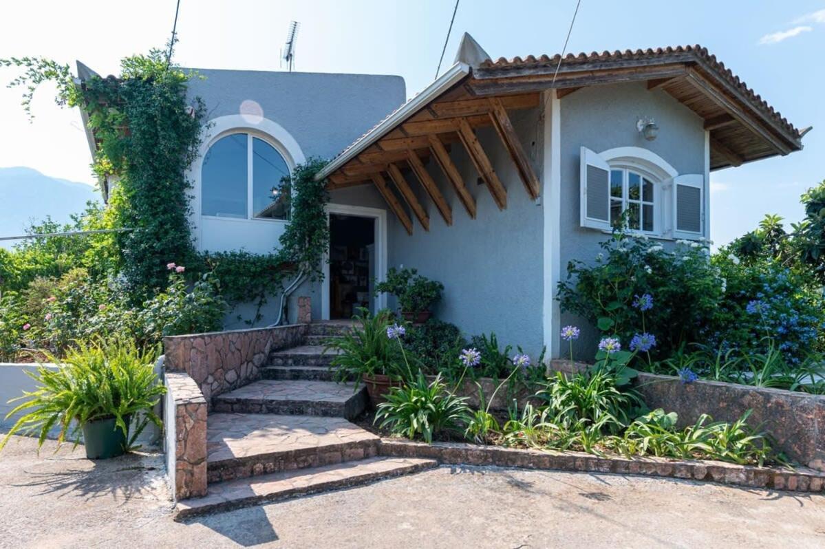 Serene Seaside Bliss - Lush & Secluded Garden Oasis Kalamata Esterno foto
